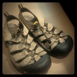 Women's Keens Sz 8.5